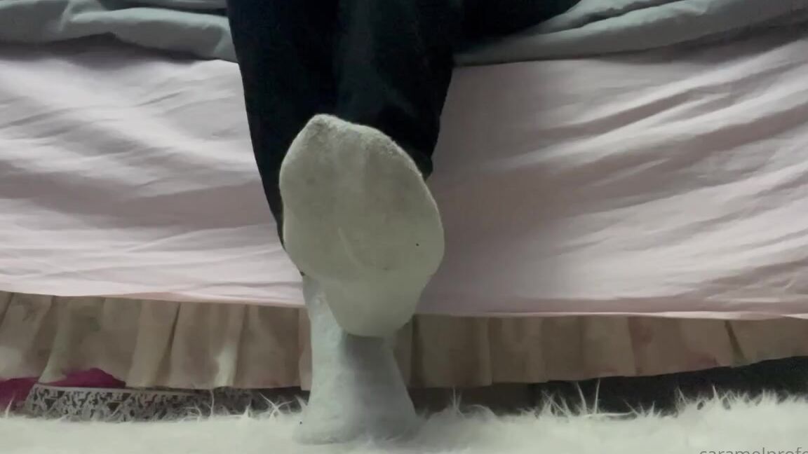 Puja Nicknamed Caramelprofessor Onlyfans It S Been A Long Week My Feet Are Tired