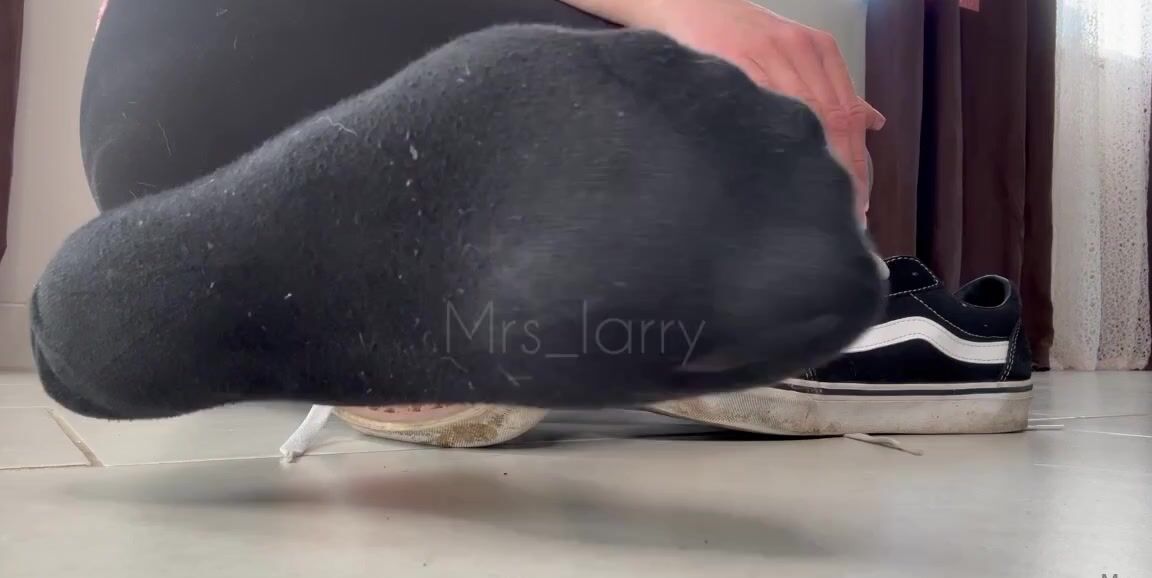 Mrs Larry Onlyfans Enjoy The Show Vans Dirty Black Sock And Spit Geniet Die Show Vans Dreckige Schwarze Socke