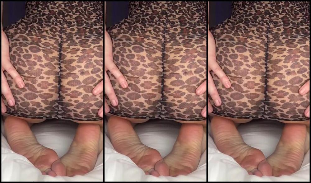 Cassidy Heat Feet Nicknamed Cassidyheatfeet Onlyfans Do You Like Watching Me Finger My Asshole It Feels Soo Good Q
