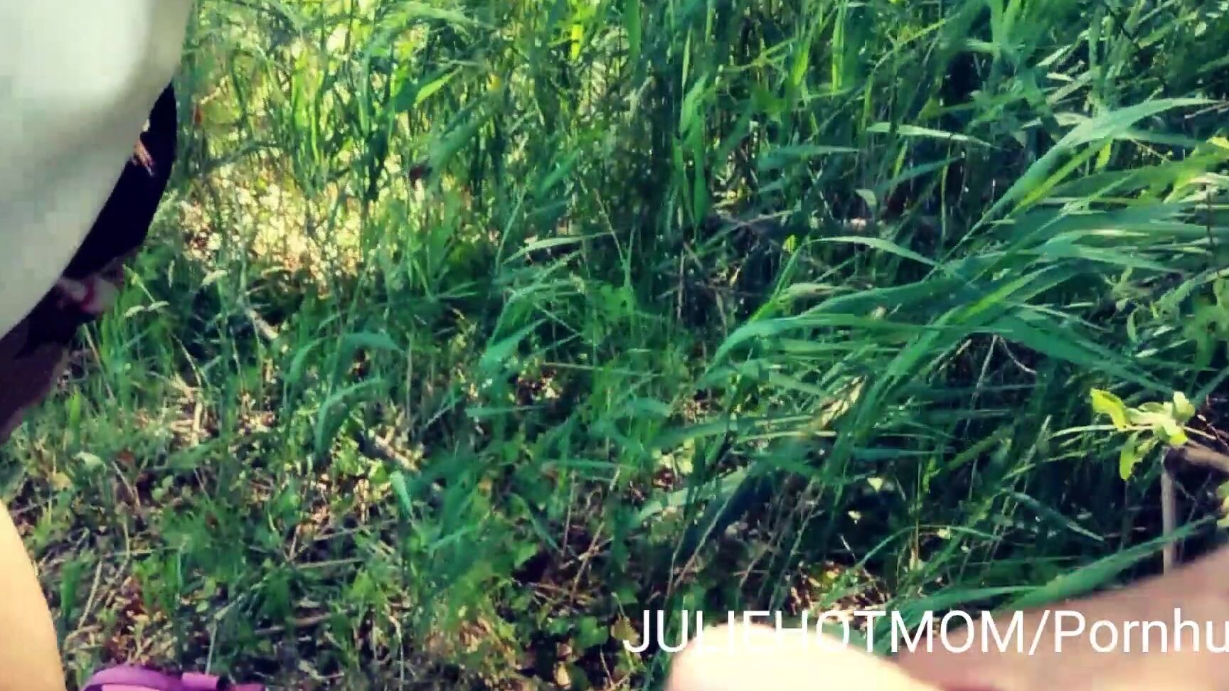 juliehotmom baise avec beau fils au bord du lac. Pornhub