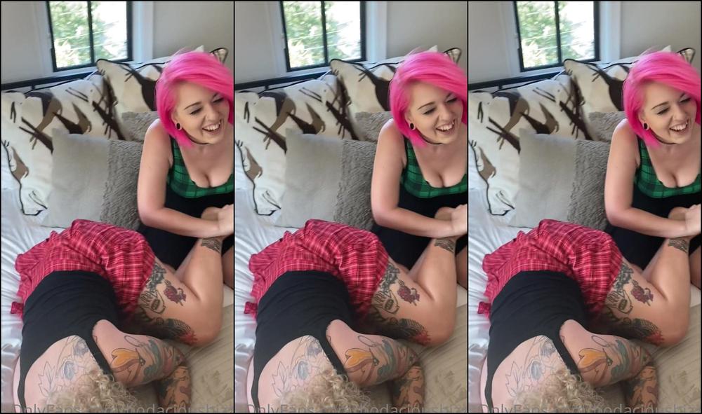 Bodaciousbizzy Tickle Fight With My Girl Alikatt On Our Trip To