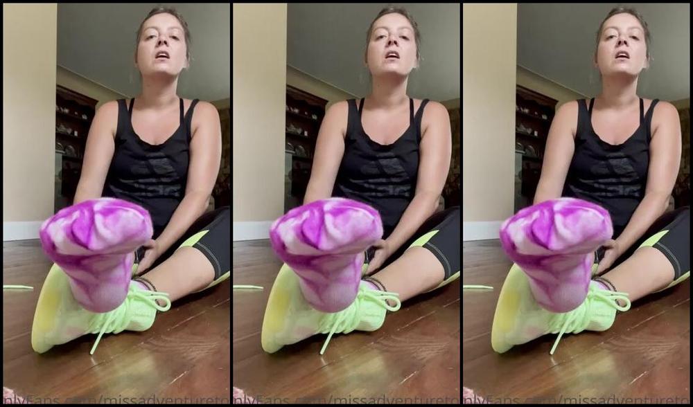 Adventuretoeskat Nicknamed Missadventuretoeskat Onlyfans Sassy Sweaty Sock Removal
