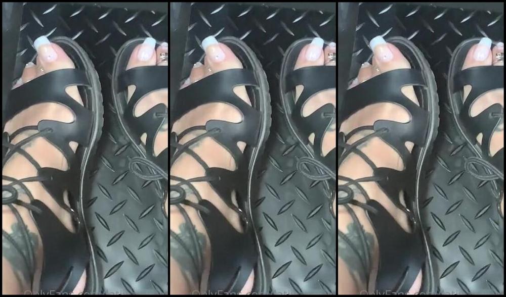 Latinamarina Onlyfans Uber Driver Was Staring At Them Said Nice Sandals Naughty Naughty Ik You Meant Feet
