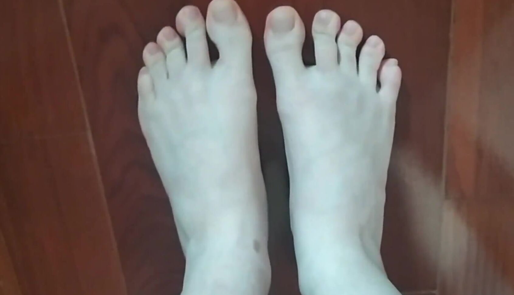 Jessie Cassie foot fetish from above stretching toes Pornhub