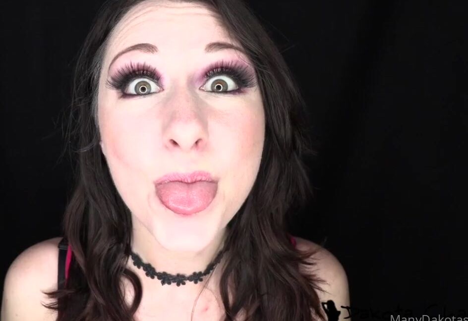 Dakota Charms Nicknamed Dakotacharms Onlyfans Making Faces Clip