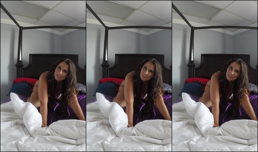 Strip Tease, MILFs, Long Hair, Ass Shaking, Big Boobs curvymodelmilf bedroom tease ManyVids