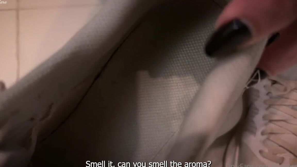 Mistressnara Onlyfans Do You Like The Taste And Aroma Of Sweaty Feet Still Hot After A Workout I Just Left The Gym And Cam