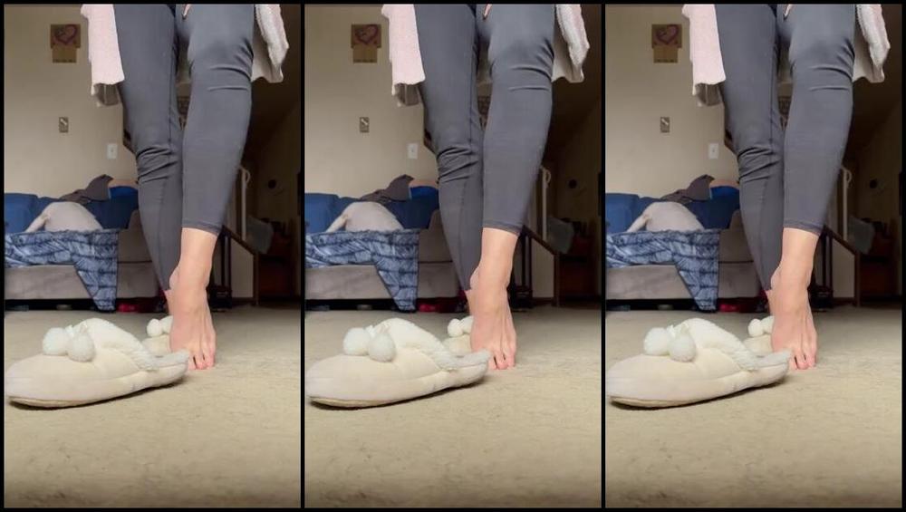 Soldmysolesforink Nicknamed Soldmysolesforink 11 27 2023 Onlyfans Video Happy Monday Work From Home So Please Dont Go Judging The Outfit