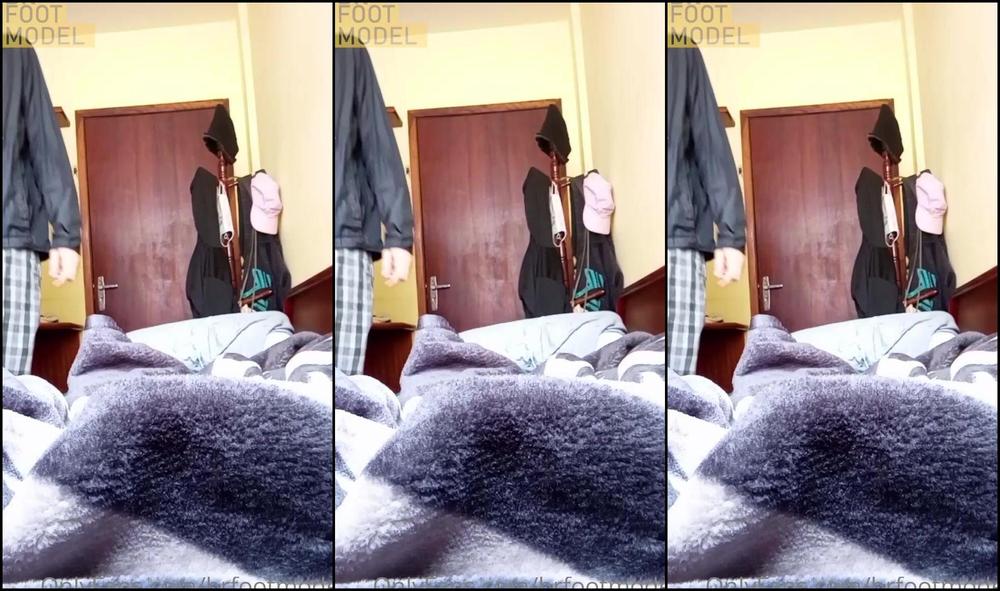 Brfootmodel 2278773663 11 19 2021 Master G In His Bed