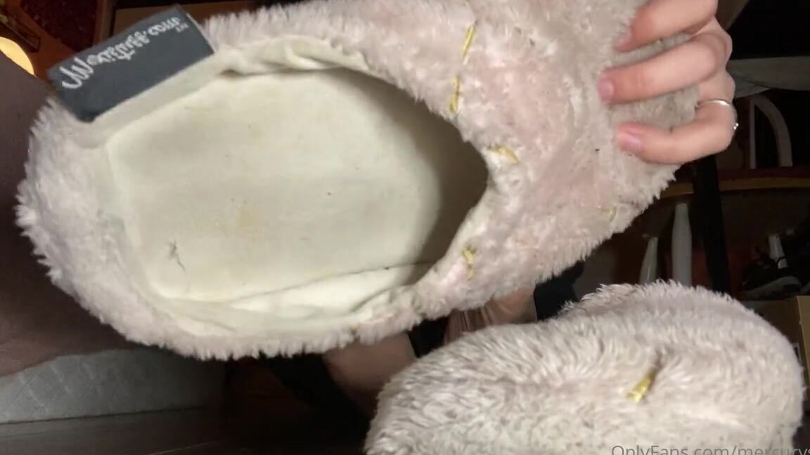 Mercurysoles Onlyfans Снимают Эти Меховые Тапочки Чтобы Вы Их Хорошо Облизали Cn