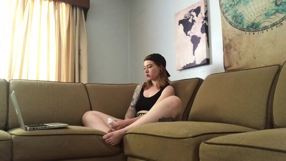 Skylarshark Tomboy Hitachi Watching Porn