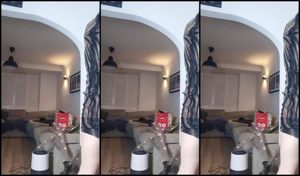 Ukmistressrose Nicknamed Theenglishrose3 Onlyfans Stream Started At 12222023 1204 Am Decorate My Tree With Me