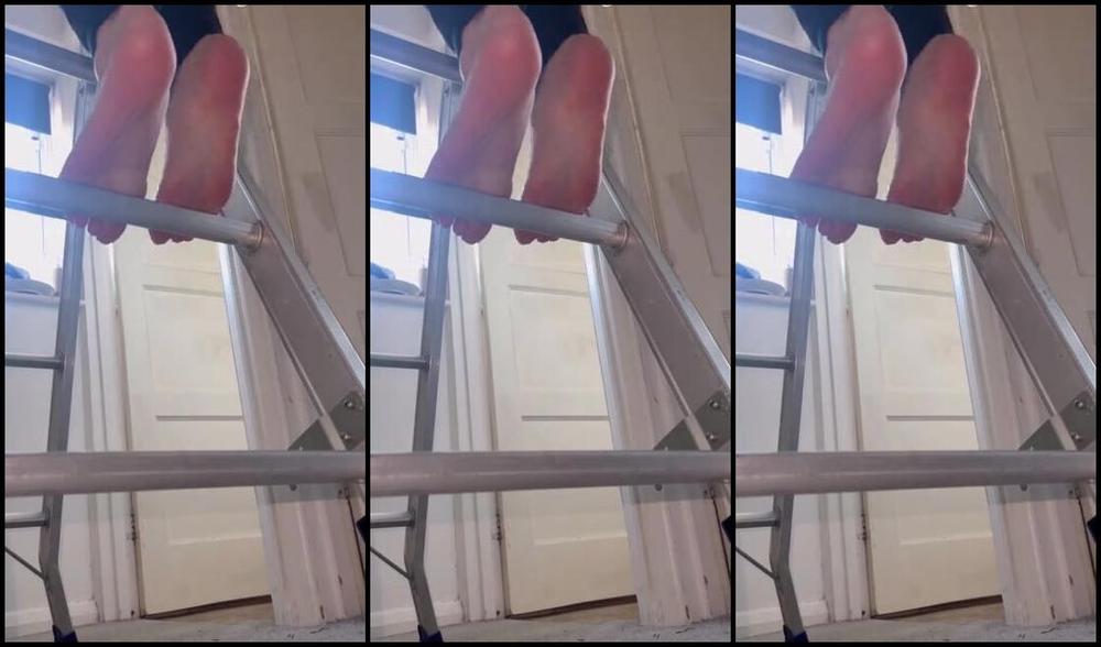 Footsiegalore Onlyfans Getting Up In My Loft To Get All The Christmas Bits Out This Ladder Is So Cold On My Feet All The