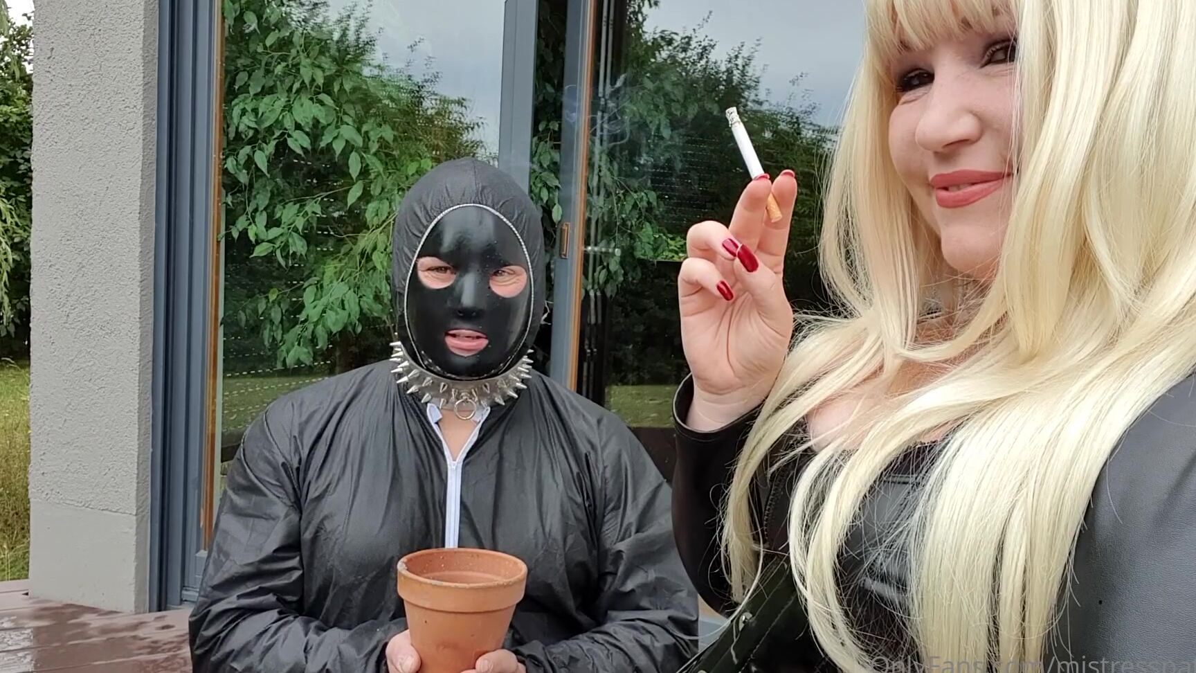 Mistresspatricia Das Outdoor Training Zu Meinem Perfekten Aschenbecher Geht Weiter The Outdoors Trainin