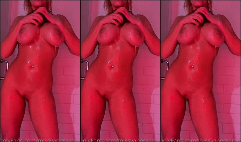 Missvanessacage Wet Wednesday