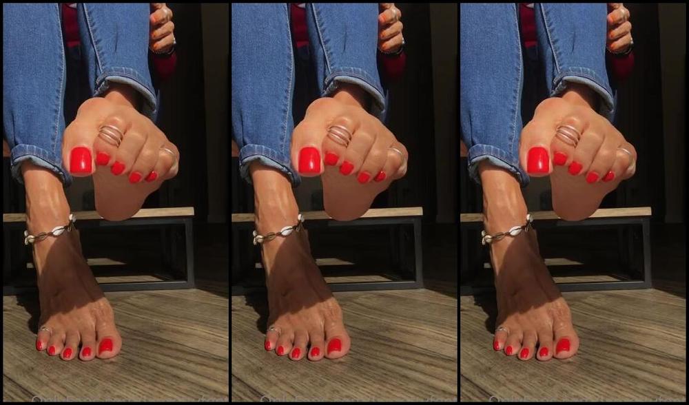 Laprettyfeet4 Nicknamed Laprettyfeet4 Onlyfans When My Toes Were Red This Sub Wanted Me To Show Him My Hands Too