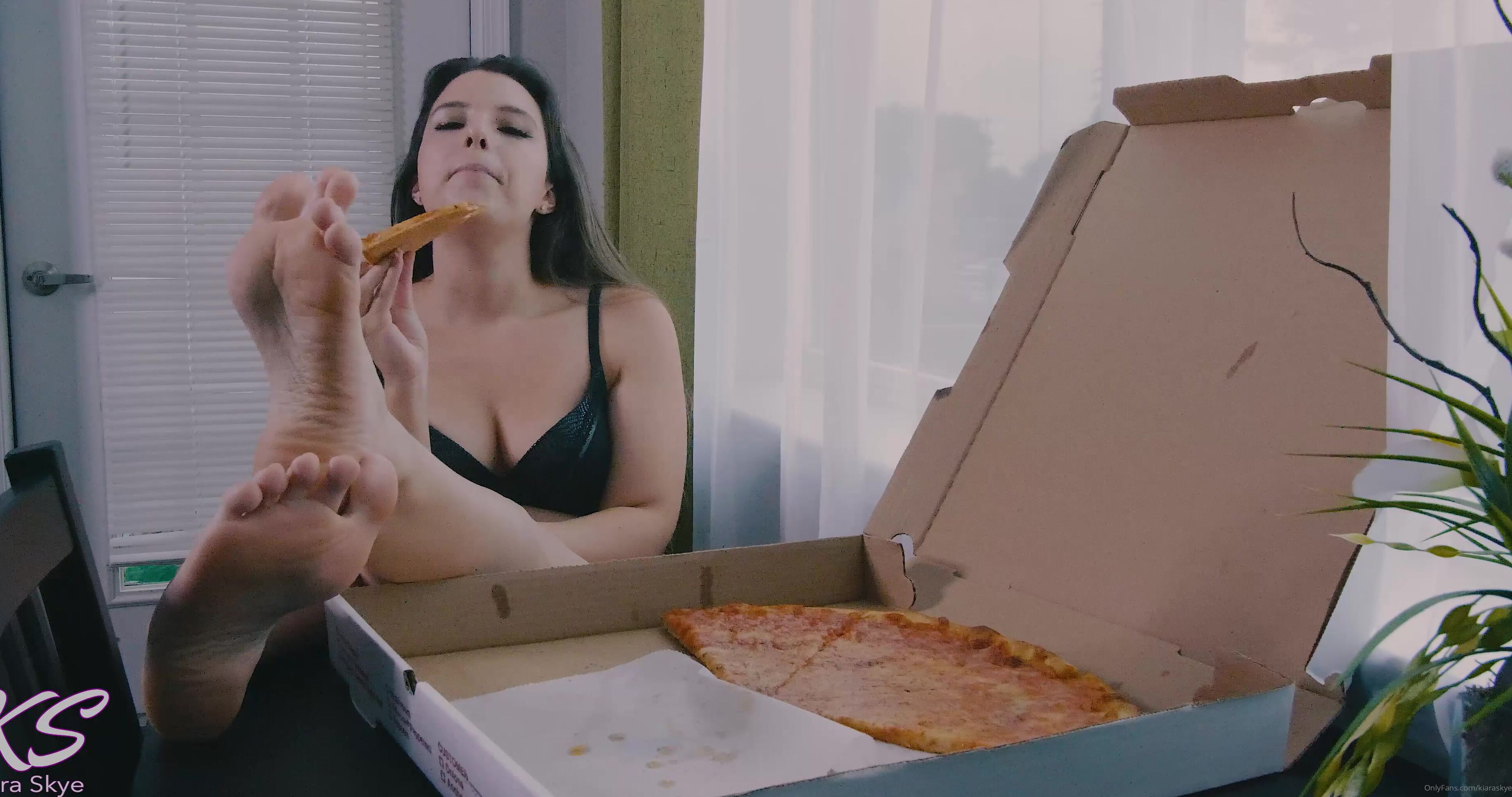 Kiaraskye Free Full Length Vid Released Here First Mukbang Fan Foot Fan Either Way You