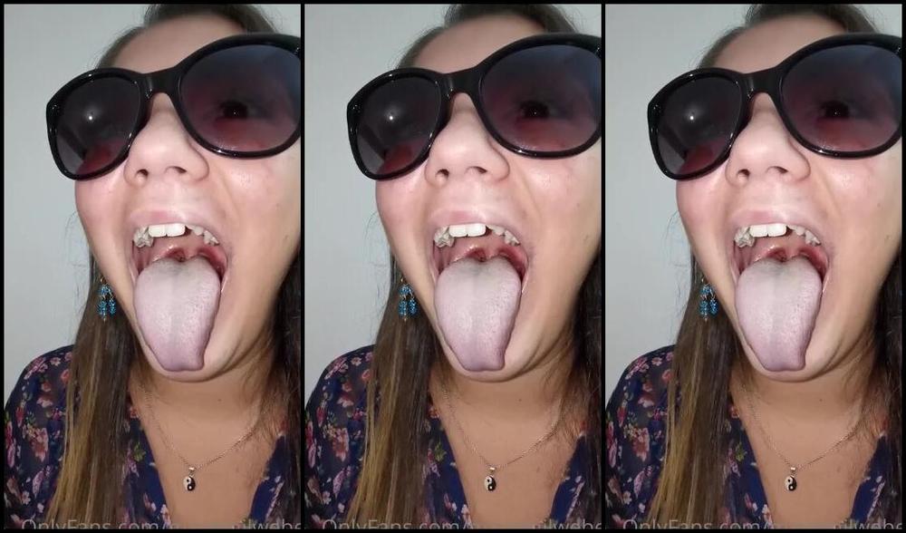 Emily Maxemilweber Nicknamed Maxemilweber 10 09 2020 Onlyfans Video 3 Minutes Of My Tongue 1