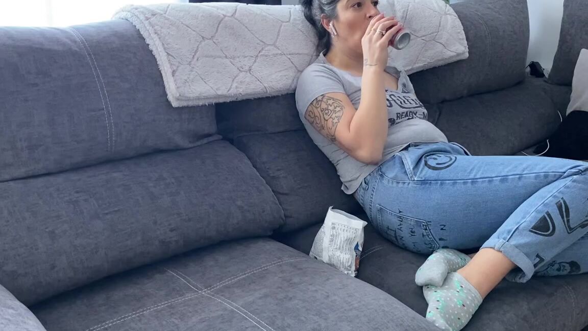 Prettyprincess220 01 12 2023 Onlyfans Video Burping And Watching Muvie