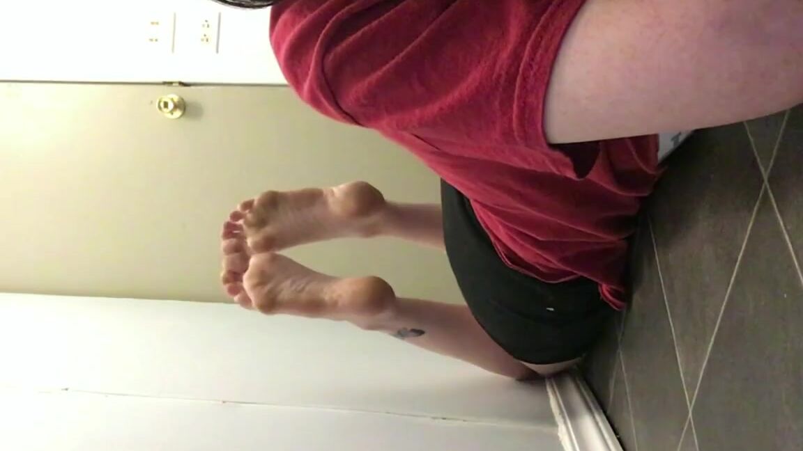 Jasnacole21 Nicknamed Jasnacole21 05 29 2023 Onlyfans Video Smell These Big Ass Feet Btch