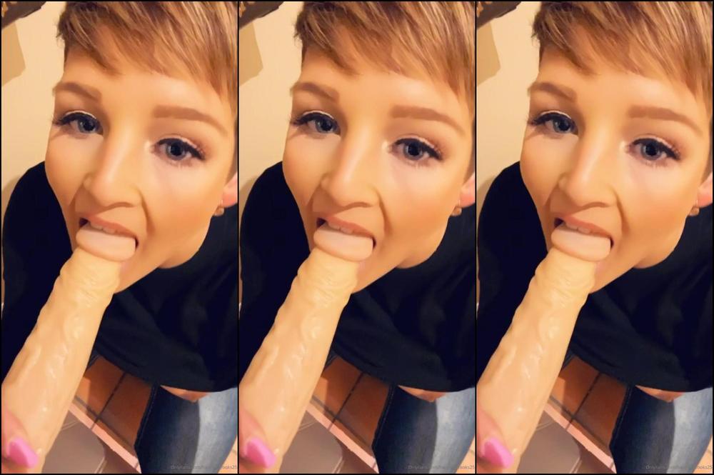 Hannahbrooks Blow Job In The Pub Toilets Xxx