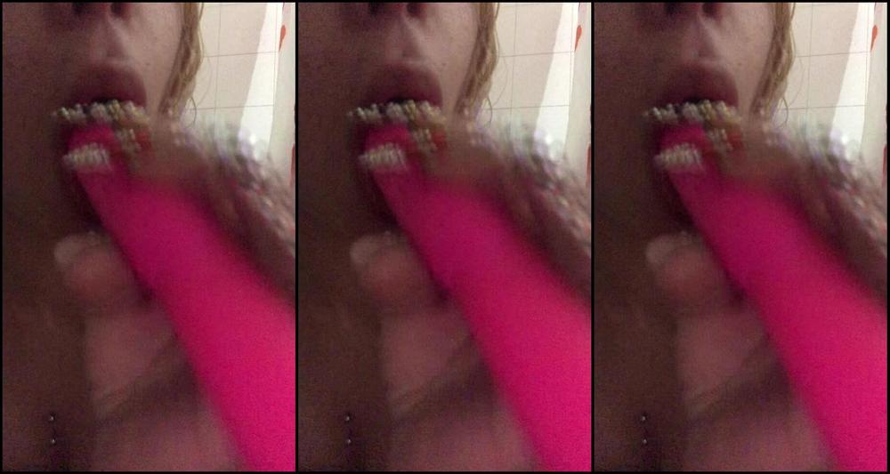 Xxlaflakax En La Duchita Esta Vez Me Traje A Mi Juguete Conmigo Espero Que Os Guste A