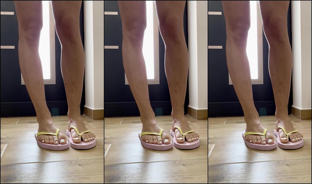 Froggeevip Was Getting Ready For The Beach And I Caught