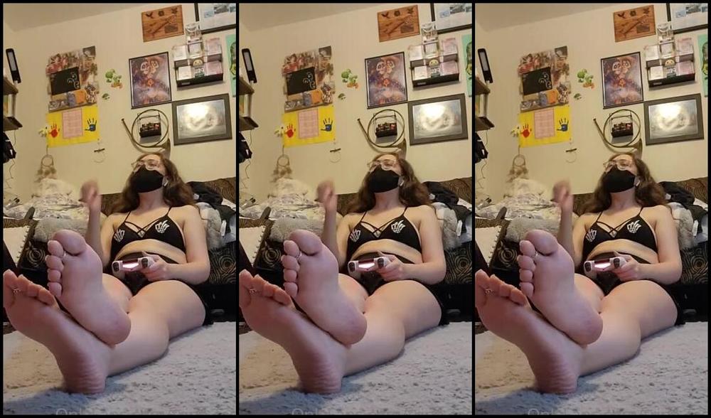 Mistress Trina Nicknamed Trins Feet 10 31 2022 Onlyfans Video Youre So Easy Ignore