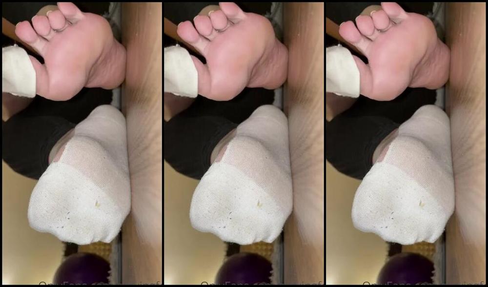 Servingbarefeet Aka Servingfet Onlyfans New Shoes Getting Tha Stank