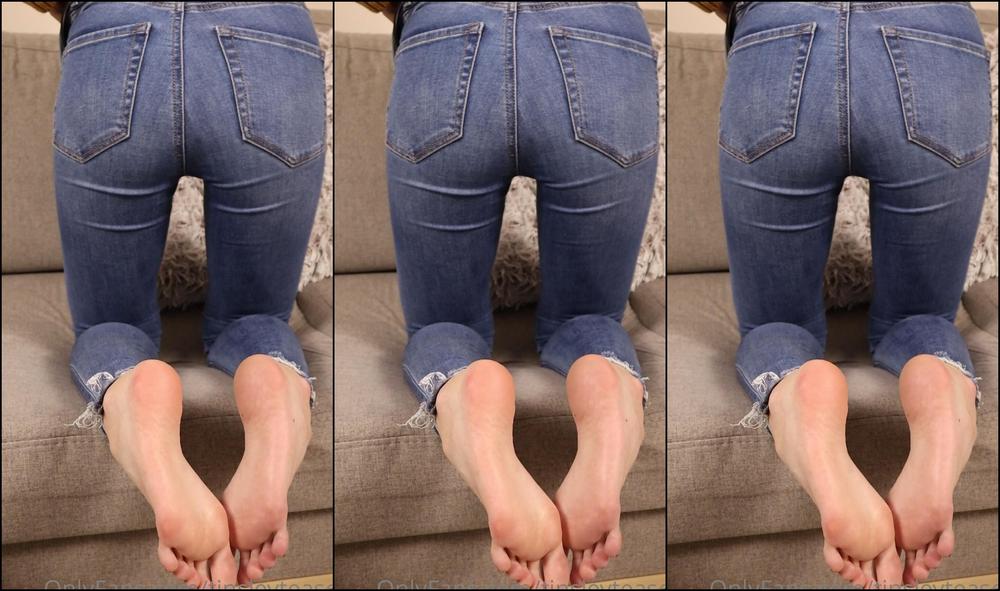 Tinsleyteaser I M Really In The Mood To Tease You Today Watch Me Strip Down To Lingerie While I