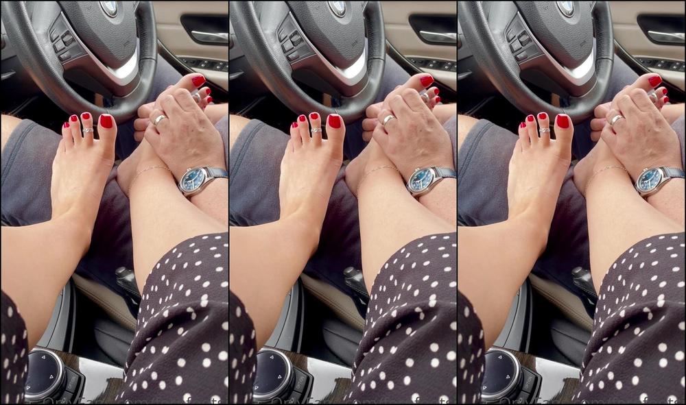 Lush Fern I Bet I Wouldn T Have To Force My Perfect Feet Into Your Lap