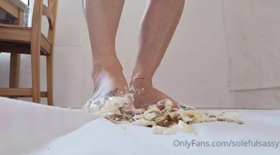 Solefulsassy Onlyfans Cake Crush Ohhh The Pleasure Of Smashing This With My Feet Mmmmm 8Lh