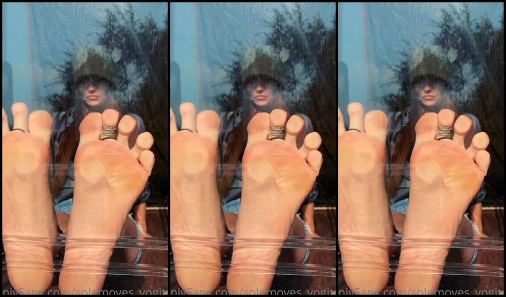 Sole Kissed Nicknamed Solemoves Yogitoes Onlyfans Mmmmm Warm Sun And Soles Pressed Against The Glass