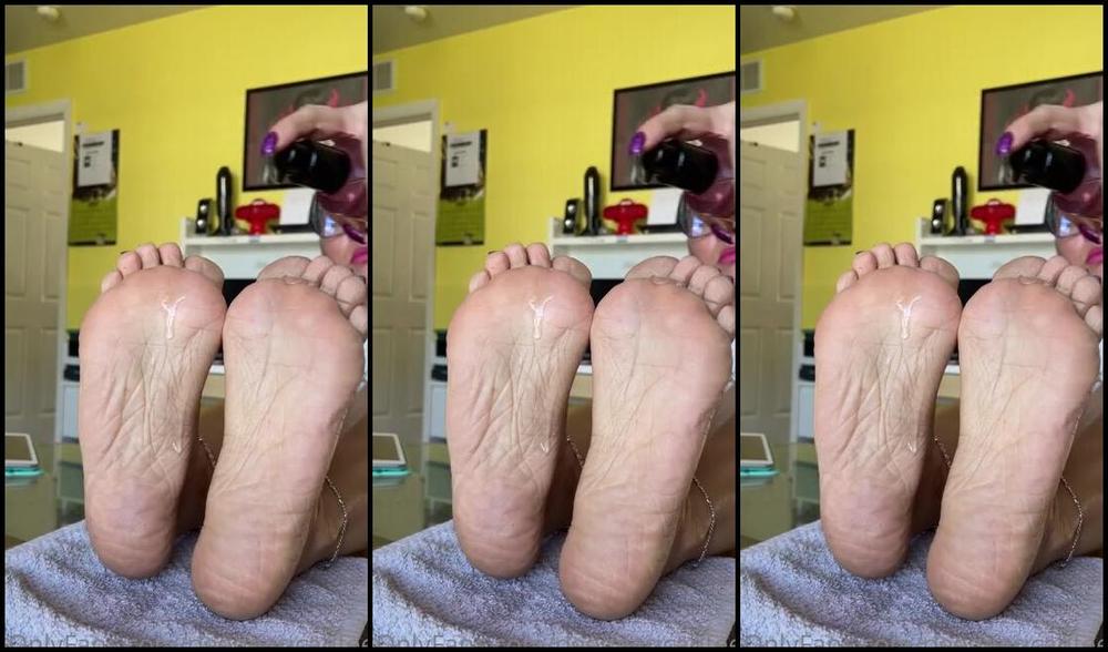 Deedeericanfeet Onlyfans As Requested Oily Soles And Off Course Ignoring U Like I Should