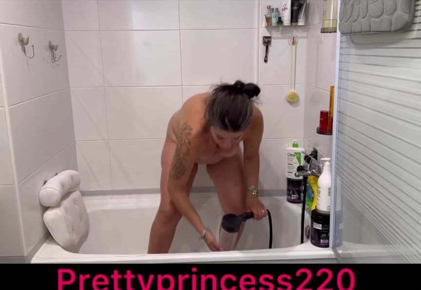 Prettyprincess220 08 16 2023 Onlyfans Video Farts In The Shower And In The Toilet