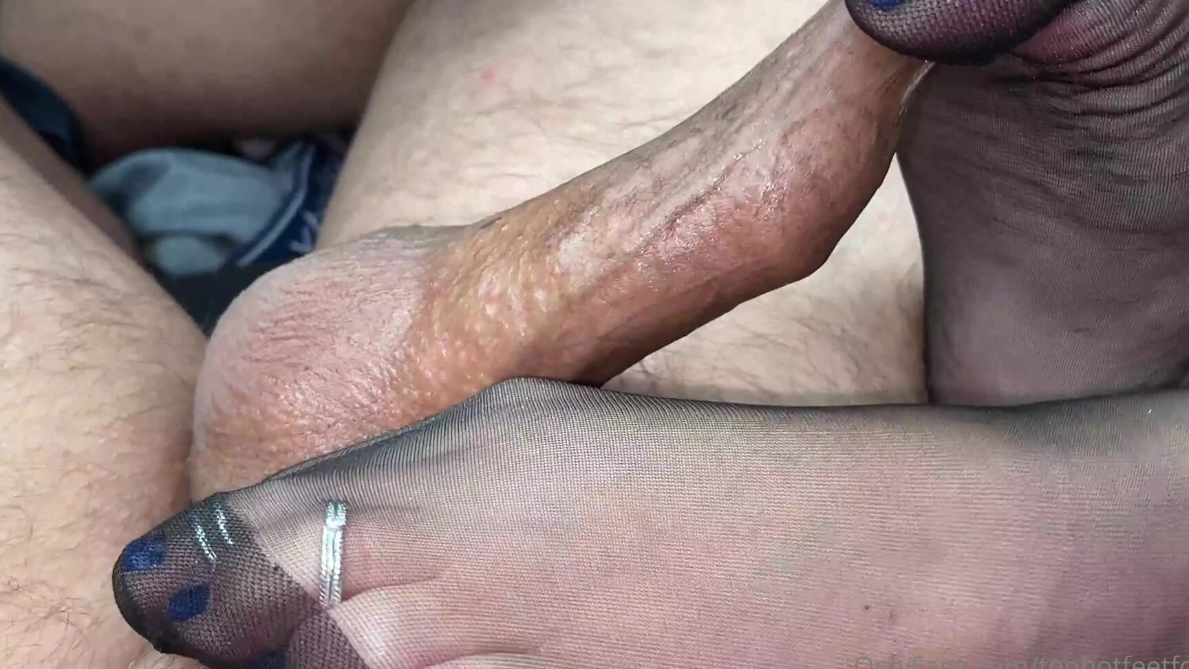 Toohotfeetforyou Yet Again A Car Travelling Session Ends Up In Horny Stop She Does Her Thing While Po