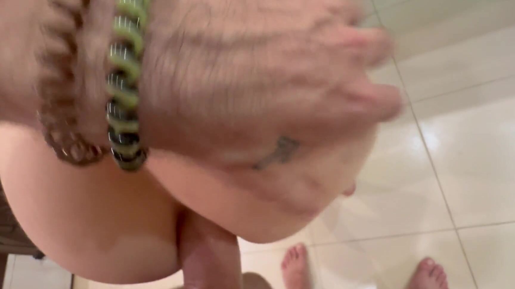 Мачеха Пришла С Работы И Не Смогла Удержатся Перед Моющимся Пасынком