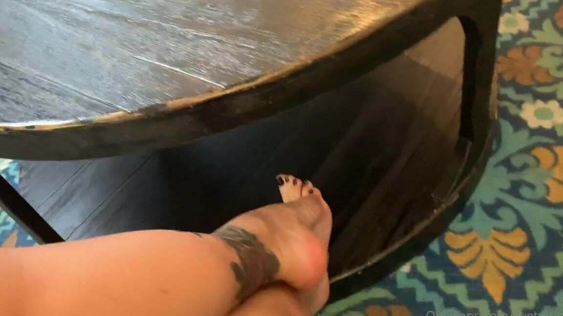 Temptress Raven Eve Aka Evetemptress Onlyfans I Just Want To Tie You To The Tableor Under It And Make You Worship My Feet San Diego Ca Throug