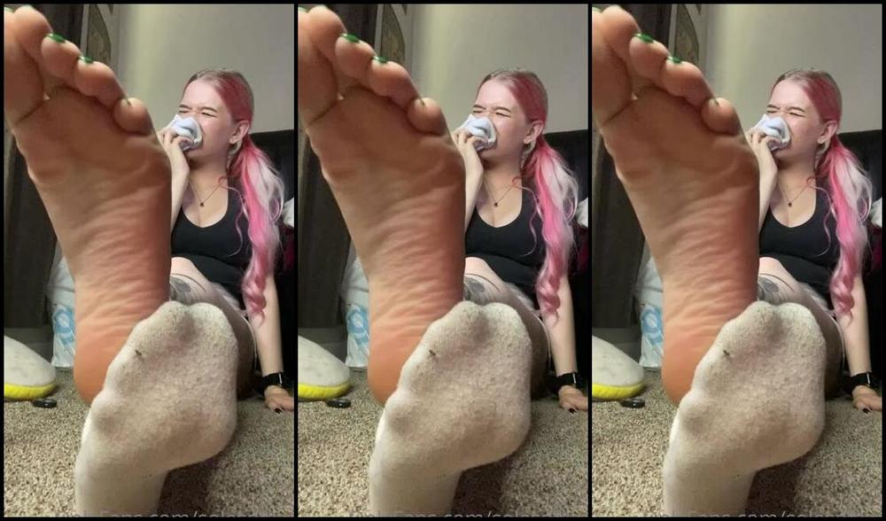 Skye Aka Solesofskye Onlyfans How Bad Do You Want To Smell My Socks