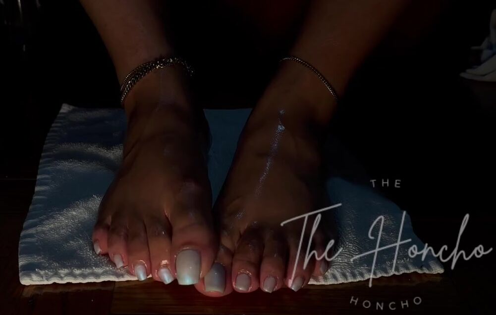 Honcho Nicknamed Thefthoncho Foot Fetish 07 23 2024 Onlyfans Video Oily Soles With Low Light