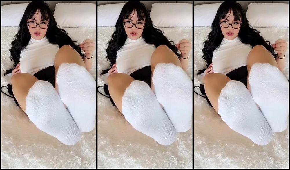 Goddessgabriela Onlyfans Gfe Stroke And Sniff Until You Cum For Me I Know Your Secret I Know You Like My Stinky Socks Don