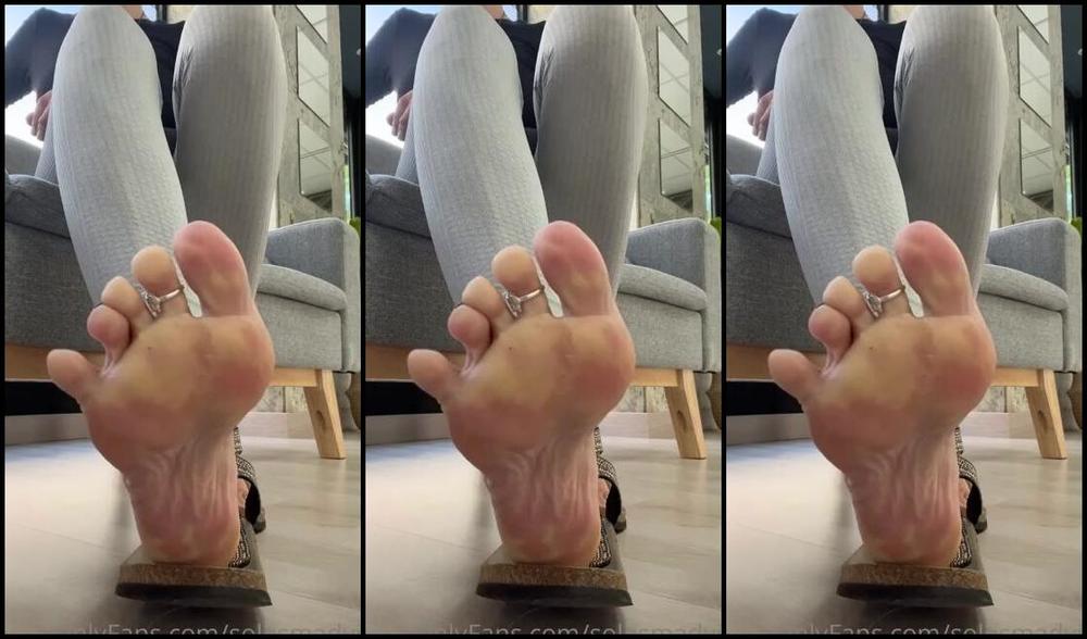 Solesmad Fetish Queen Aka Solesmadvip Onlyfans Waiting In The Beauty Salon Perfect Time To Worship My Feet