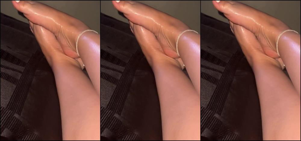 Prettyyheelz 3322261167 05 17 2024 Come Lay With Me