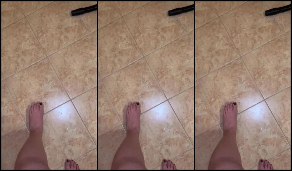 Yourdiamondvip Onlyfans Walking In My House Without Socksit S Hot Here I Wanted Show You My Soles Then In My Bed