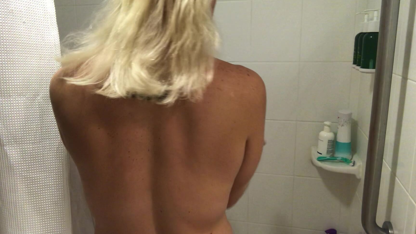 "Paula1817" erotic dancers, milf, shower, striptease, wet look Sexy sunday slippery shower teaser manyvids