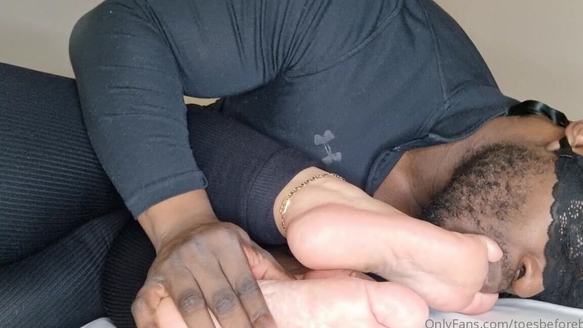 Toesbeforebros Worshipping Aqua Toes Whilst You Get A Nice View Of Her Meaty Soles