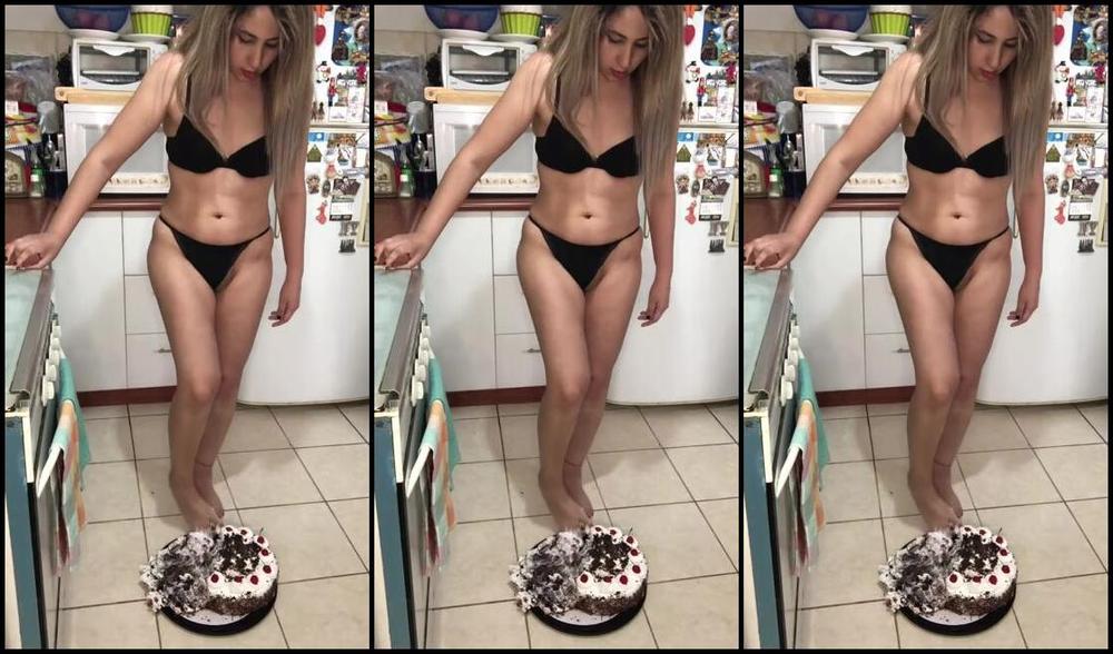 Gia S Feet Nicknamed Footsiebab 01 23 2025 Onlyfans Video Sexy Video Crushing The Cake In Lingerie