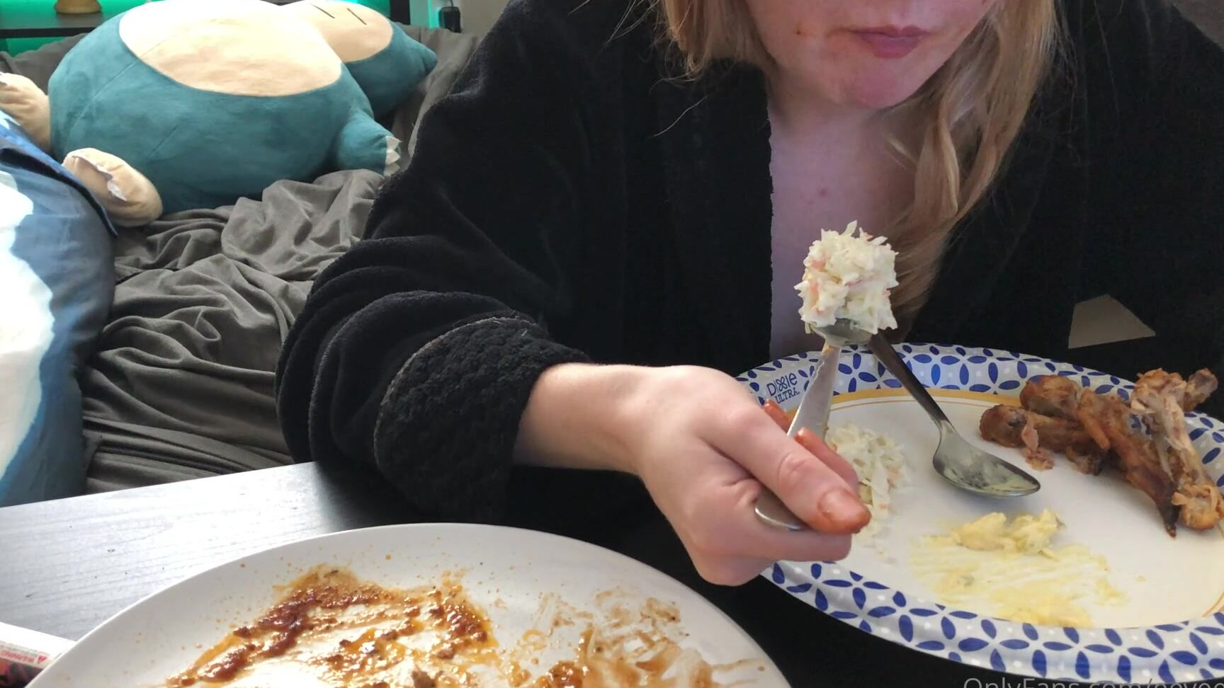 Eevee Bee Just Ate A Huge Chicken Wing Meal In Min Should I Do More Of These