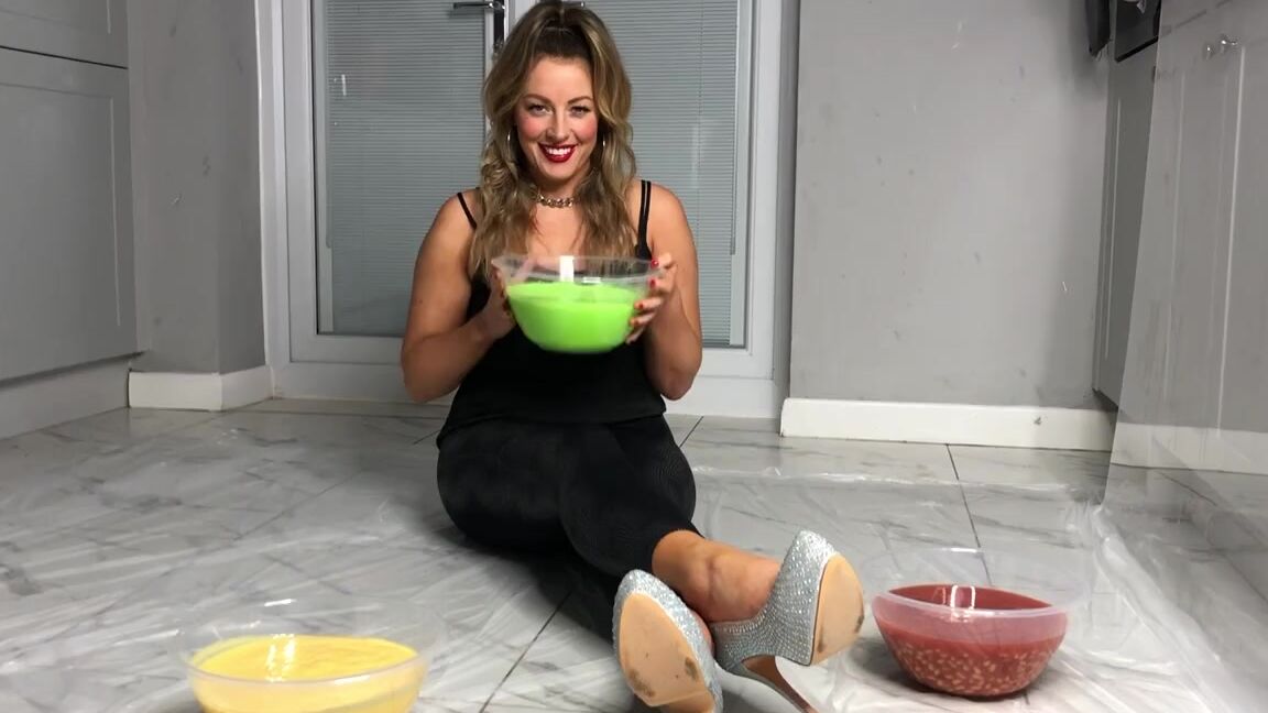 Bsmessybakery Nicknamed Bsmessybakery Onlyfans A Big Bowl Of Fluorescent Green Gunge Tipped Straight Over My Head Wearing Tight Black