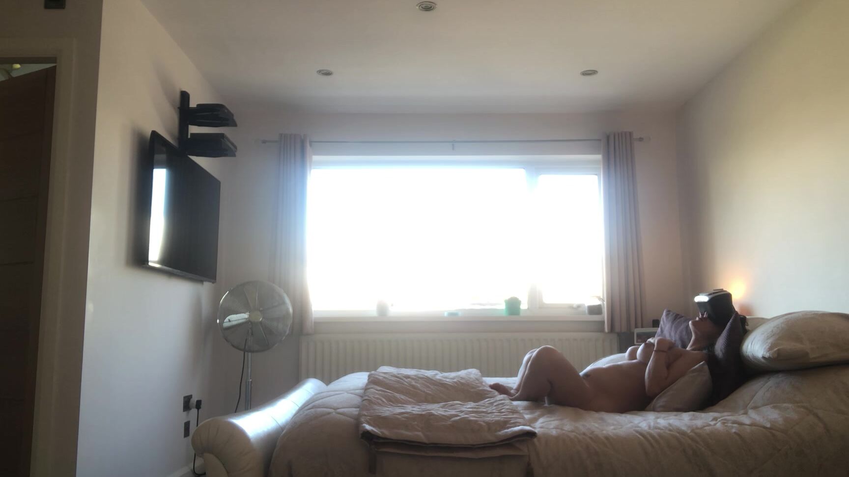 "SuzieLove212" amateur, caught, embarrassed naked female, pussy play, virtual reality CAUGHT NAKED with VR Headset by Workman manyvids